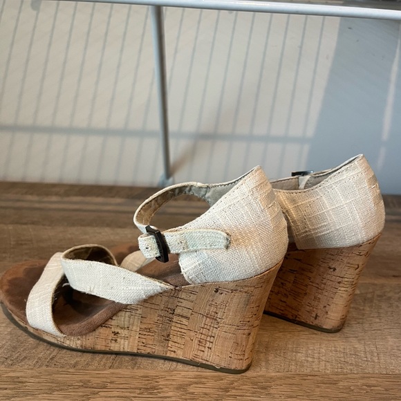 PRICE DROP! ✨ Toms Wedge Sandals - Picture 2 of 4